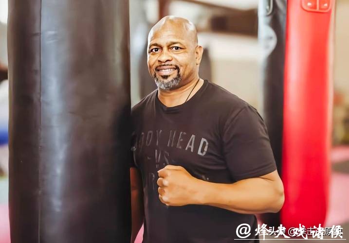 传奇拳王小罗伊·琼斯向新星伊陶玛发出重要忠告：登顶世界冠军需谨慎前行